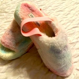 Steve Madden fuzzy slides 8m Euc worn only few times in house